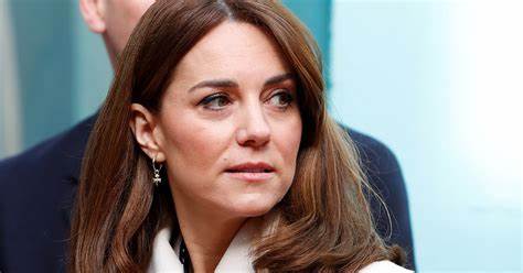 Royal expert shares tragic verdict on Kate Middleton – accusing palace of not protecting her
