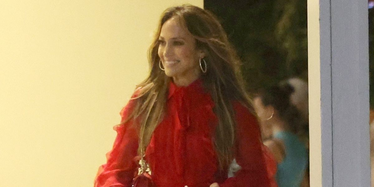 Jennifer Lopez Blasted for Outfit Choice at Stepdaughter’s Play While Mom Jennifer Garner Shined Sans Makeup
