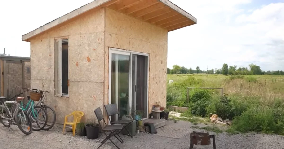 Woman divorces her husband, leaves everything behind and converts a miserable shed into her dream house